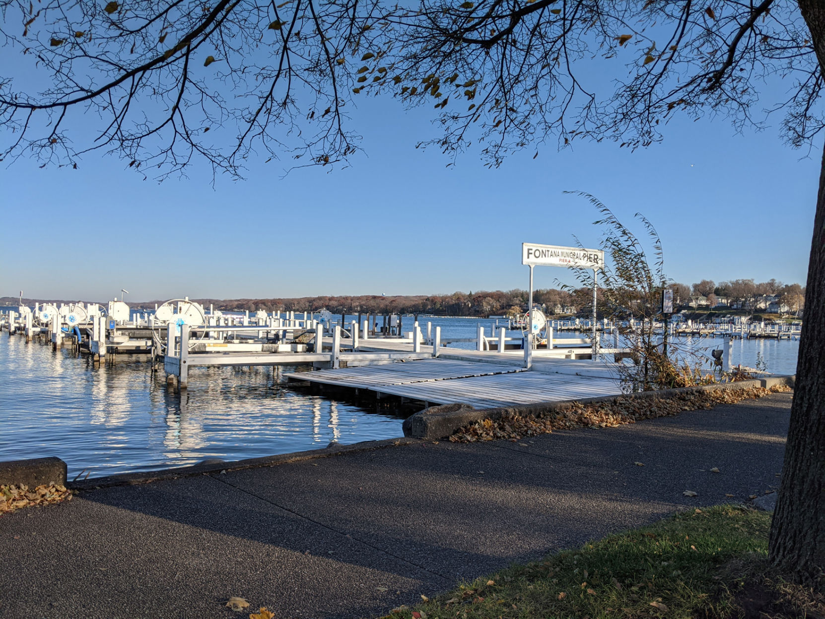 Lake Geneva path Fontana pier.jpg